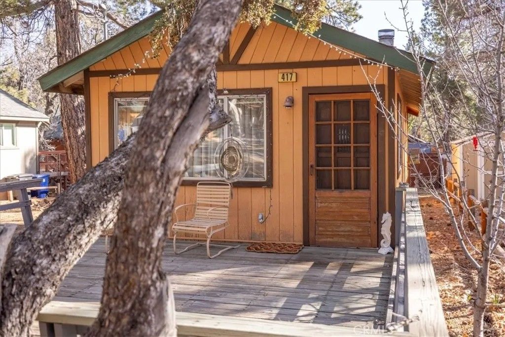 Photo of 417 Spruce Ln, Sugarloaf, CA 92386 (MLS # IG26028790)