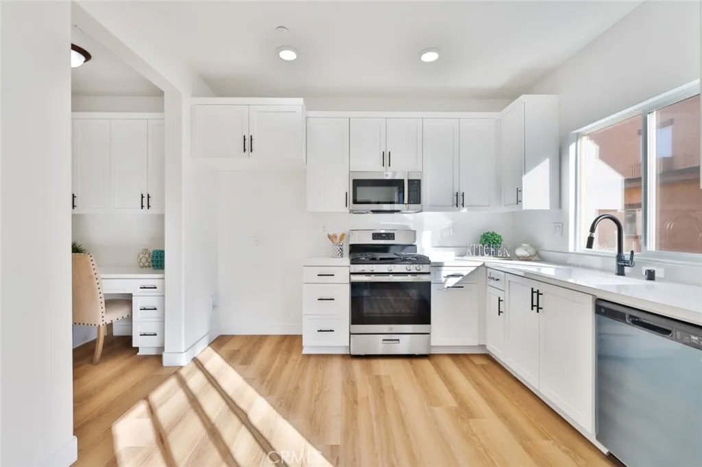 511 N Lark Ellen