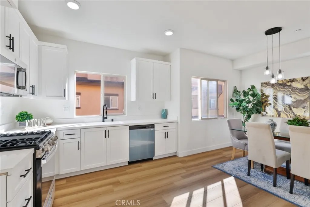 511 N Lark Ellen