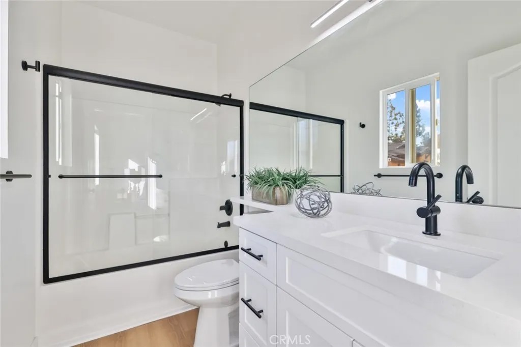 511 N Lark Ellen