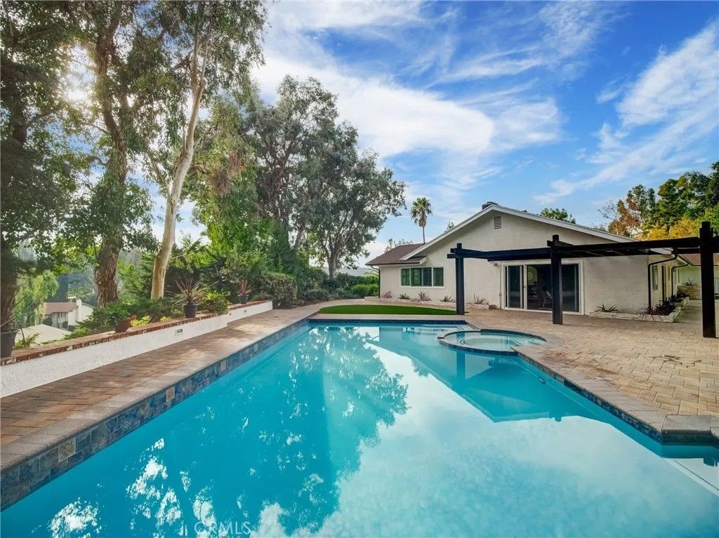 Photo of 4732 Del Moreno Drive, Woodland Hills, CA 91364 (MLS # SR26016660)