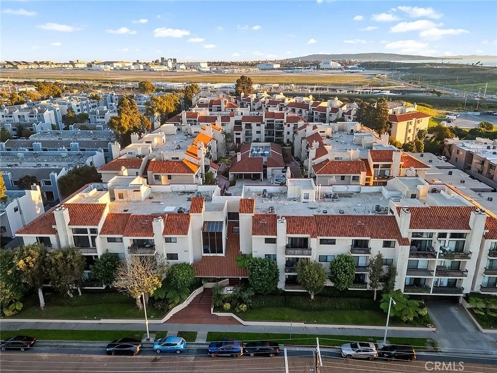 Photo of 8180 Manitoba St #310, Playa Del Rey, CA 90293 (MLS # SR26007852)