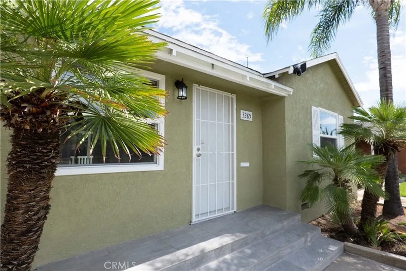 3285 N Mountain View