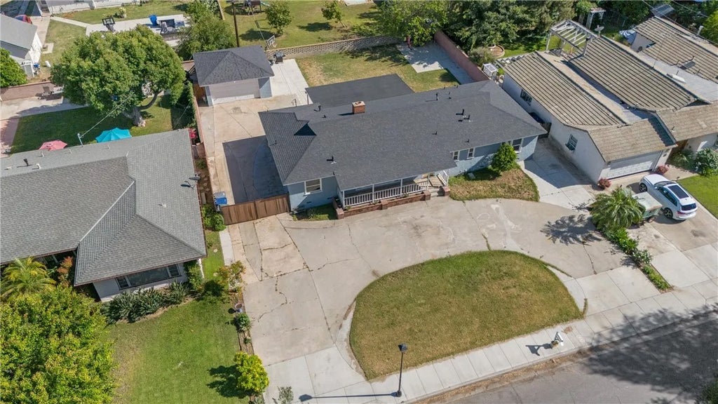 Photo of 9684 Sharon AVE, Riverside, CA 92503 (MLS # IV26104843)