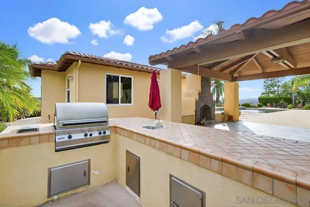 Poway, California 92064, United States, 7 Bedrooms Bedrooms, ,6 BathroomsBathrooms,Residential,Active,247513