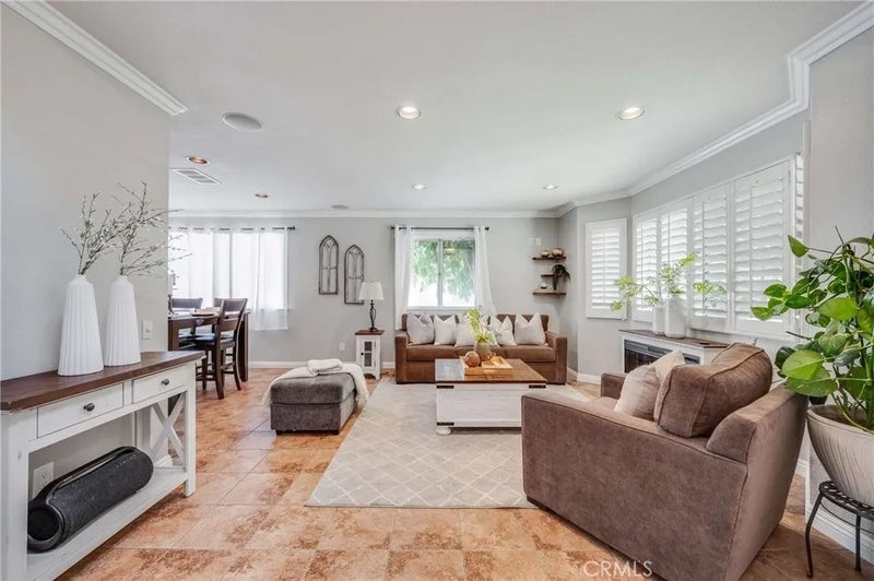 1121 Country Place