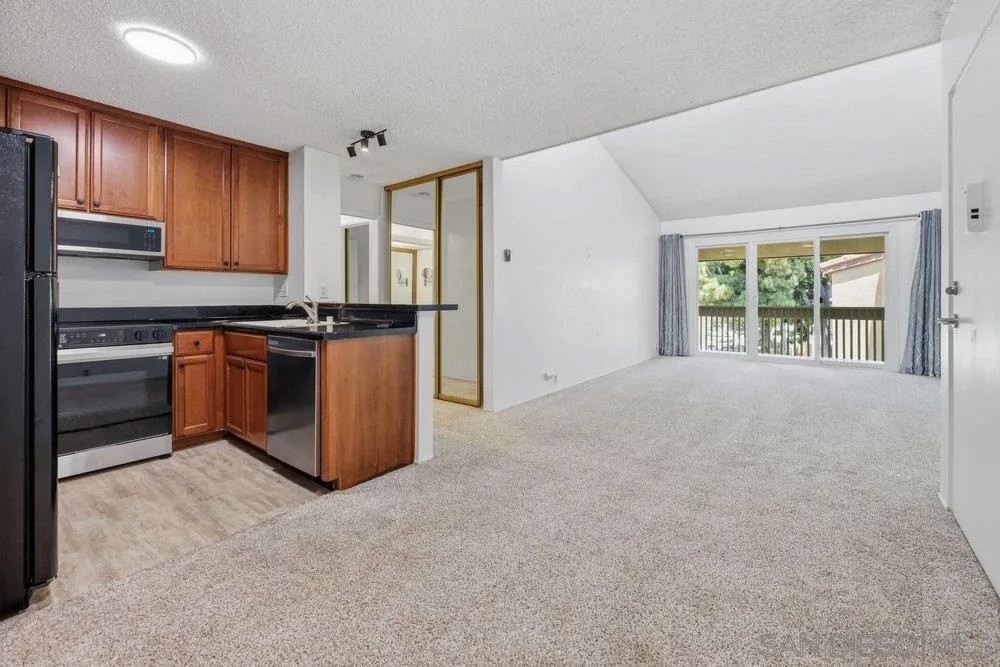 1801 Diamond St 324