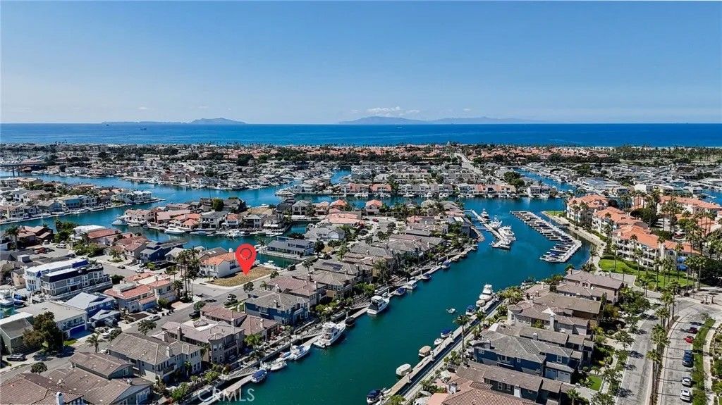 Photo of 2001 Peninsula Rd, Oxnard, CA 93035 (MLS # GD26013106)