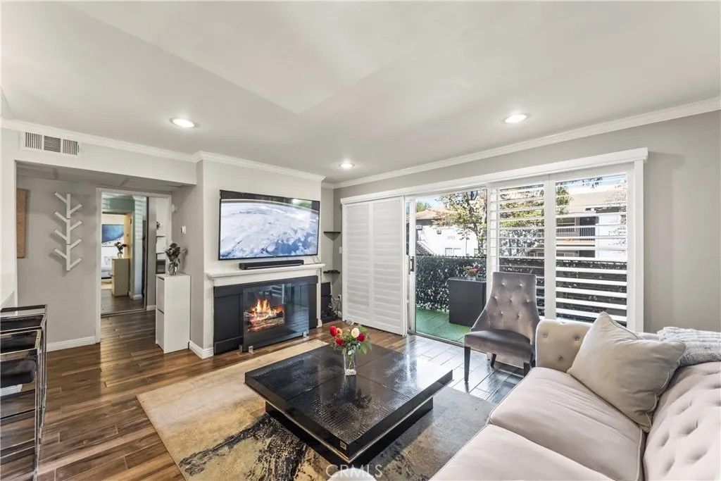 Photo of 14850 Hesby Street #102, Sherman Oaks, CA 91403 (MLS # SR25246511)