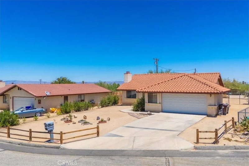 5775 Hall Ln