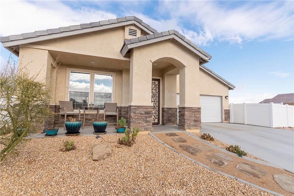 Photo of 5659 W Avenue J15, Lancaster, CA 93536 (MLS # SR26005769)