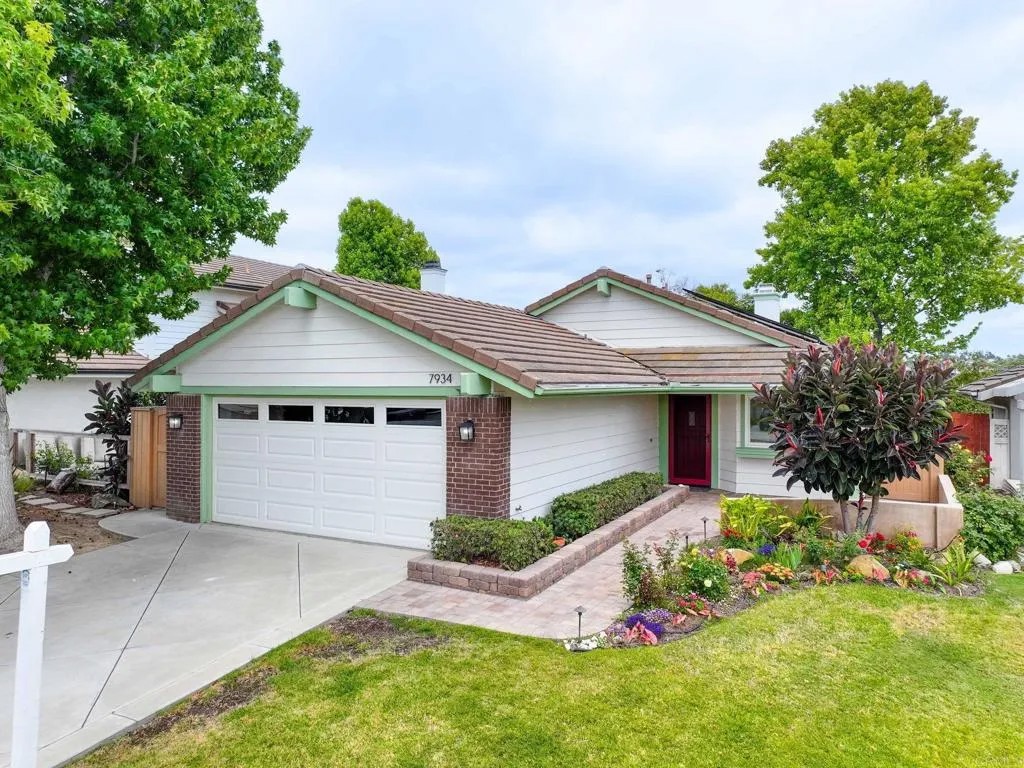7934 Calle Posada