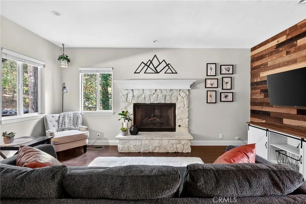 Photo of 27441 Meadow DR, Lake Arrowhead, CA 92326 (MLS # IG26175711)