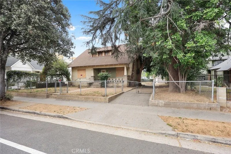 366 E Orange Grove