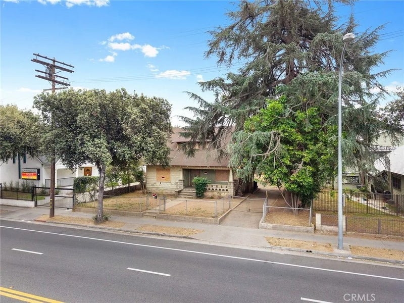 366 E Orange Grove