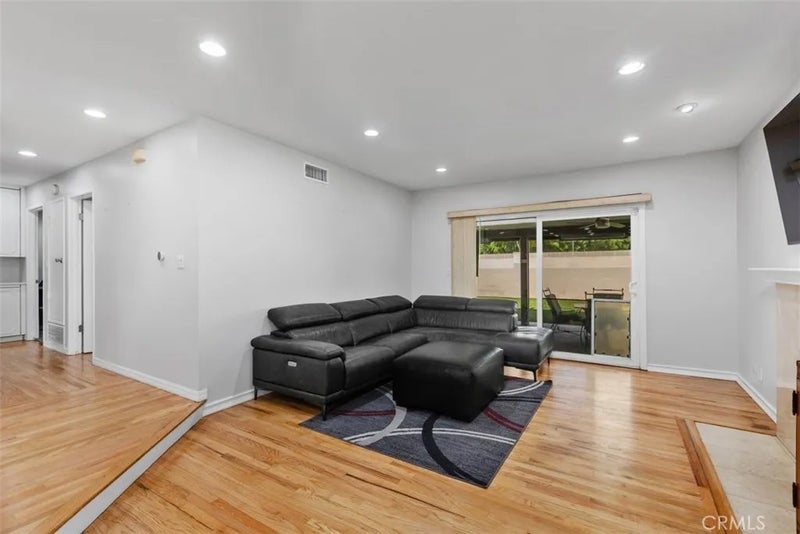 4641 Sharon