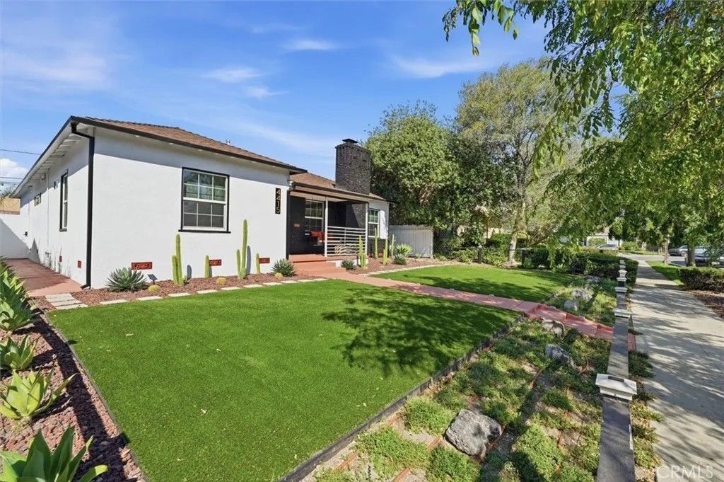 Photo of 4415 Lime Ave, Long Beach, CA 90807 (MLS # SB26065935)