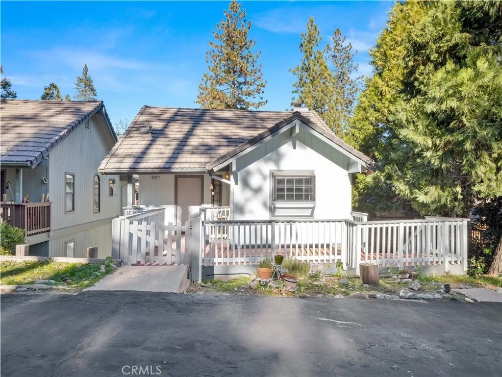 Photo of 40557 Saddleback Road, Bass Lake, CA 93604 (MLS # FR26009662)