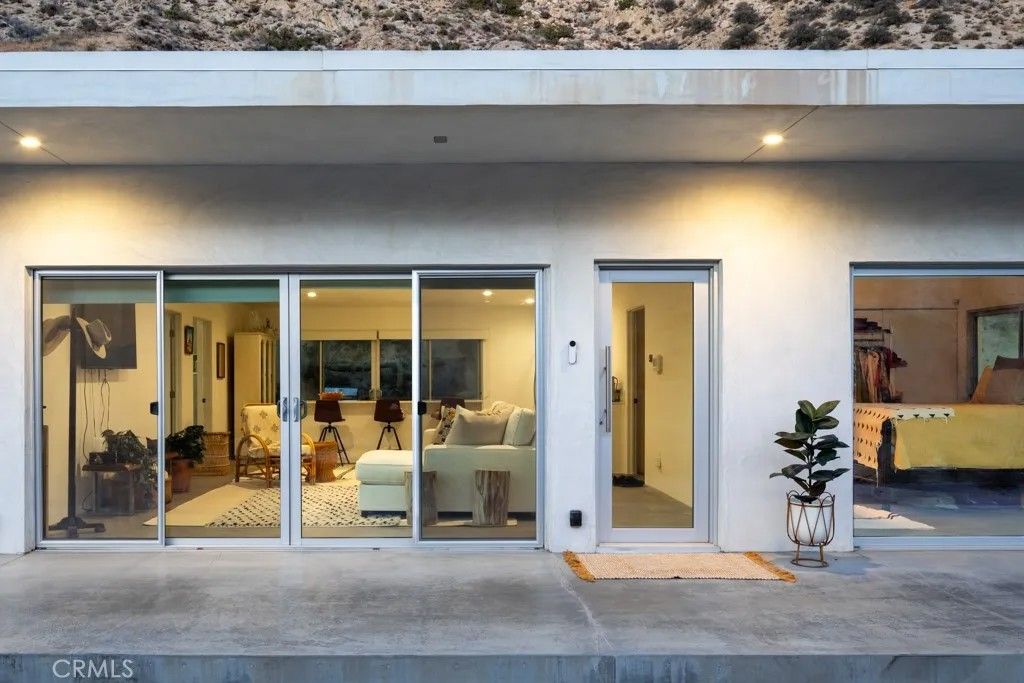 Photo of 6595 Pioneertown Rd, Yucca Valley, CA 92284 (MLS # JT26013291)