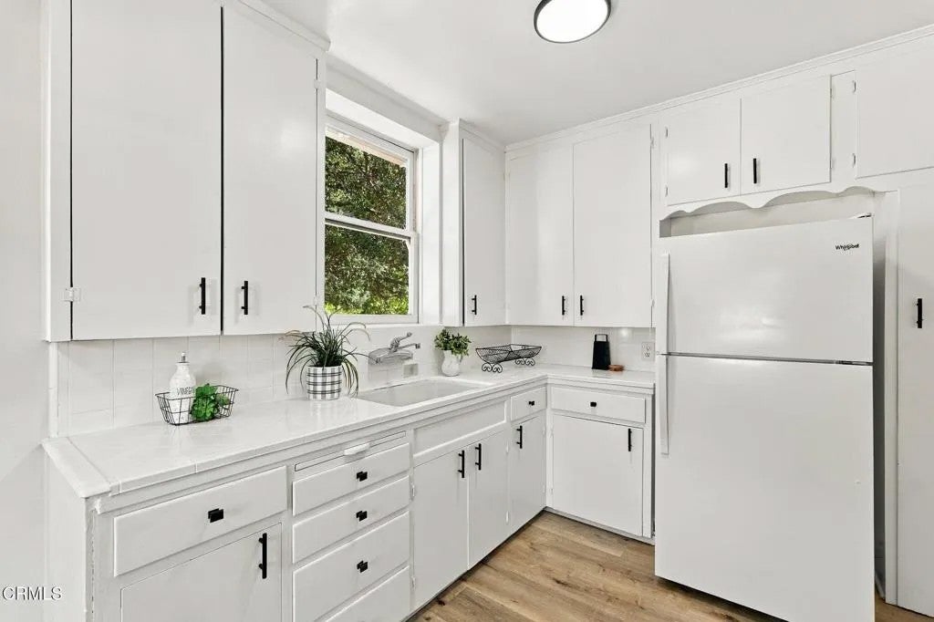 1582 Ganesha Place