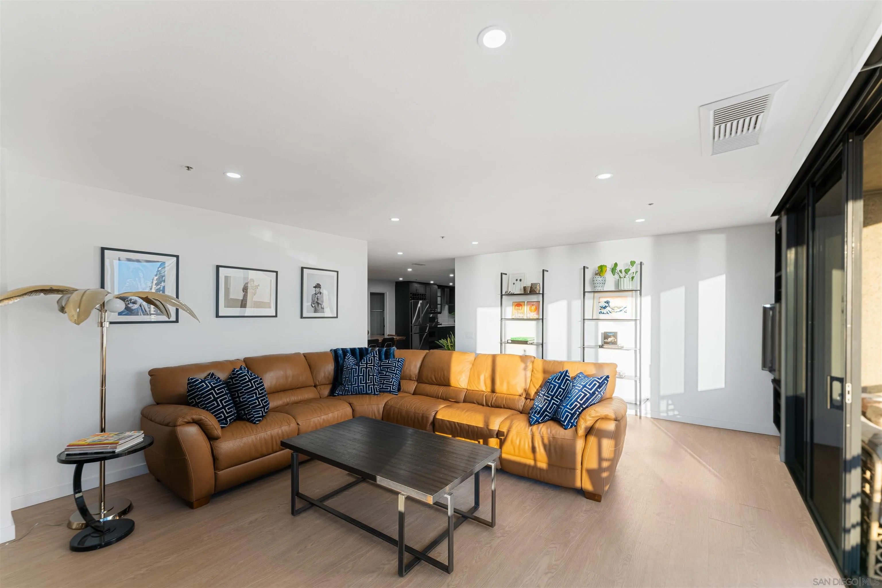 700 Front St 1102