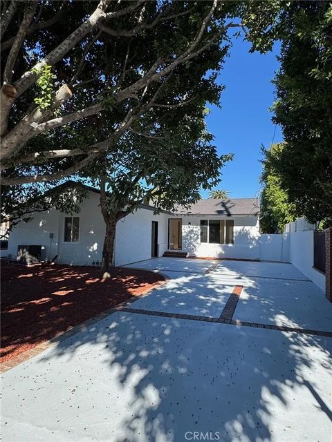 Photo of 15643 Lassen, North Hills, CA 91343 (MLS # SR25275468)