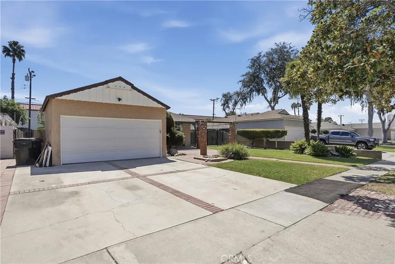 206 E Rosslynn