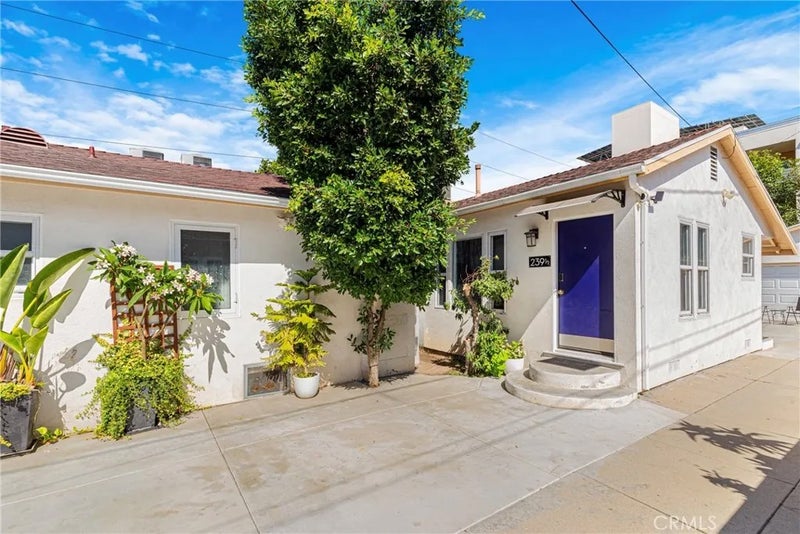 239 W Hillcrest
