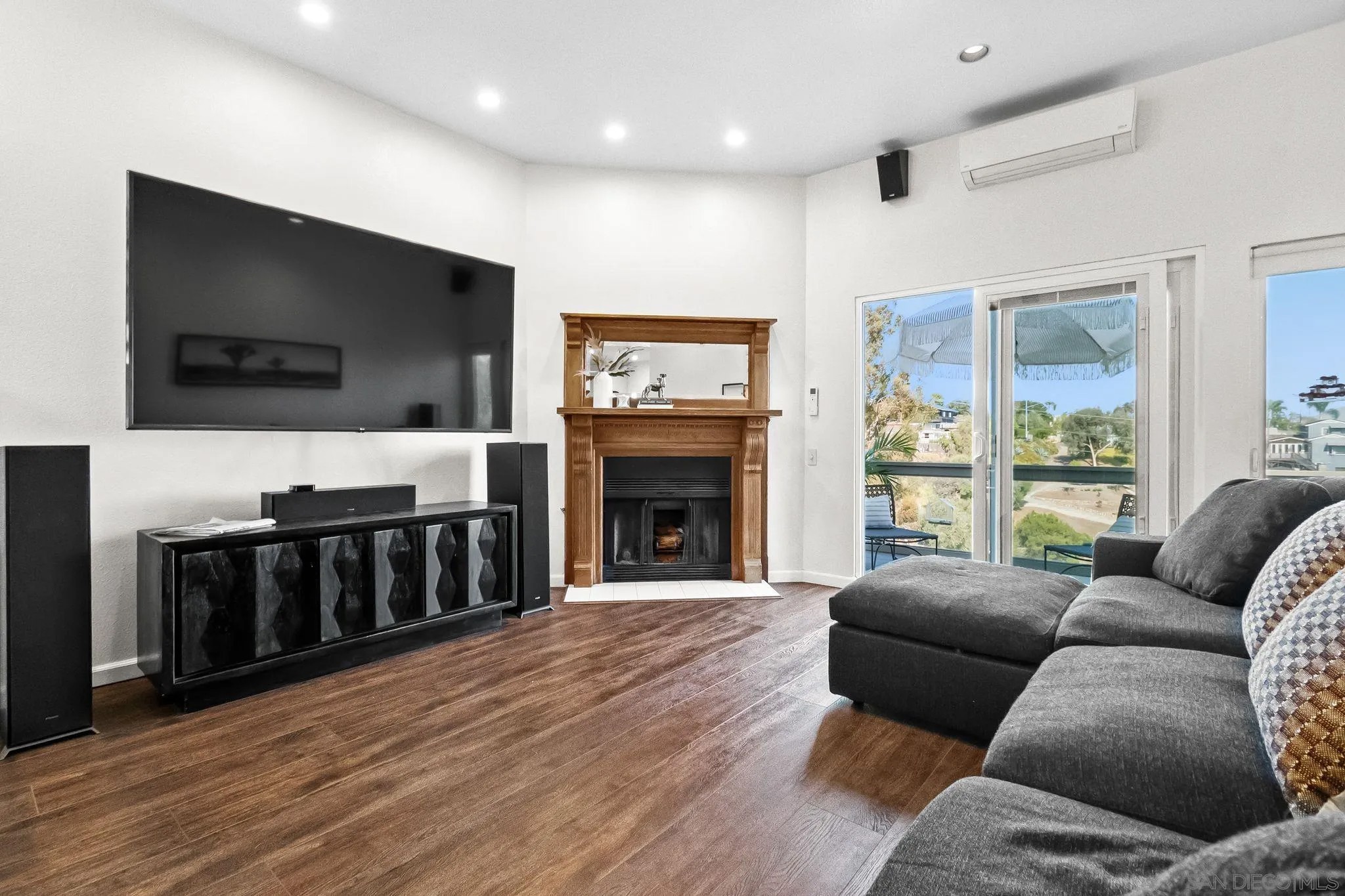 1449 Edgemont Street