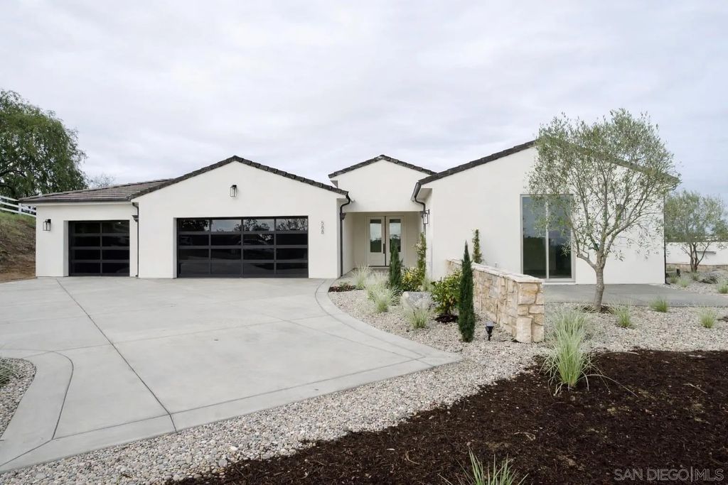 Photo of 588 Twin Country Ln, Fallbrook, CA 92028 (MLS # 260003002)