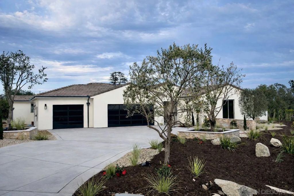 Photo of 588 Twin Country Ln, Fallbrook, CA 92028 (MLS # 260003002)