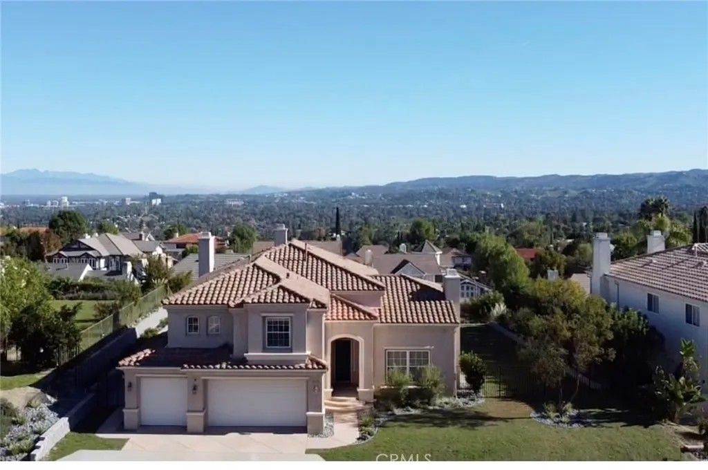 Photo of 5928 Vista De La Luz, Woodland Hills, CA 91367 (MLS # SR25273403)