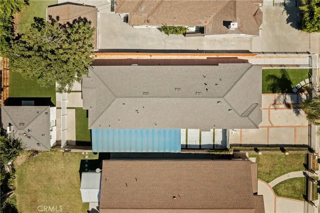 Photo of 15233 Camarillo Street, Sherman Oaks, CA 91403 (MLS # SR26035661)