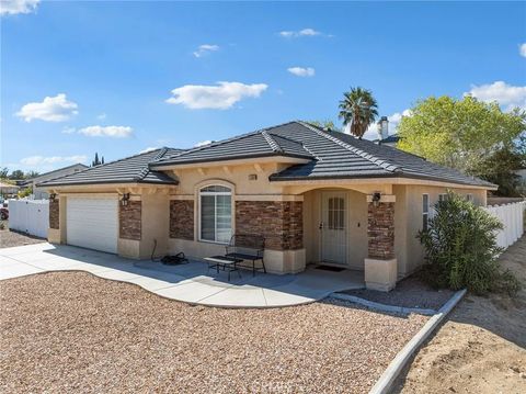 Photo of 13064 Sage Hen Road, Victorville, CA 92395 (MLS # HD25243989)