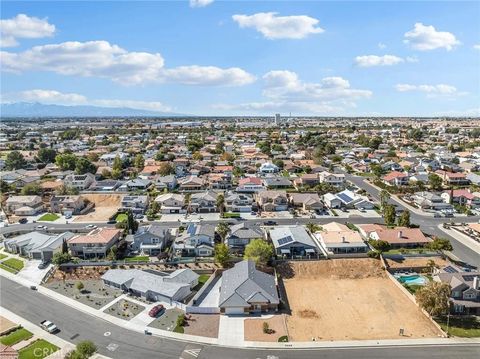Tiny photo for 13064 Sage Hen Road, Victorville, CA 92395 (MLS # HD25243989)