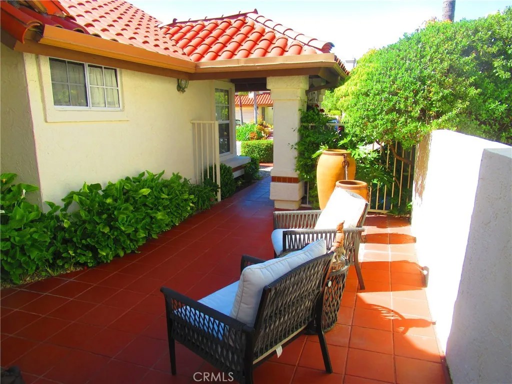 12047 Avenida Consentido