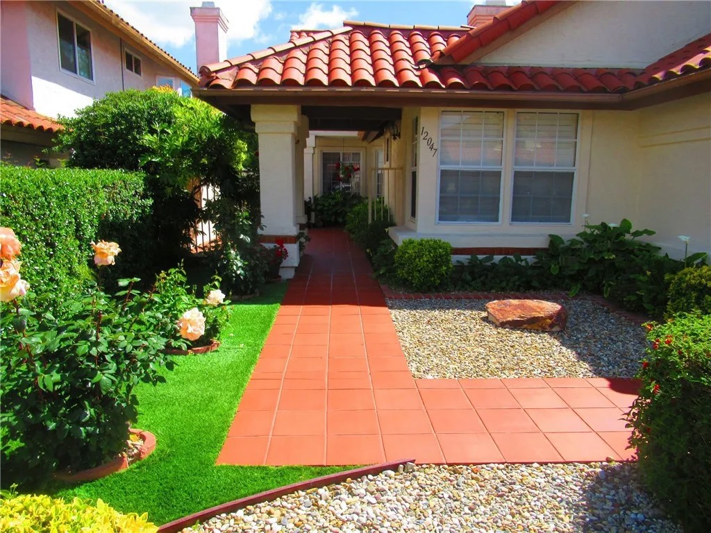 12047 Avenida Consentido