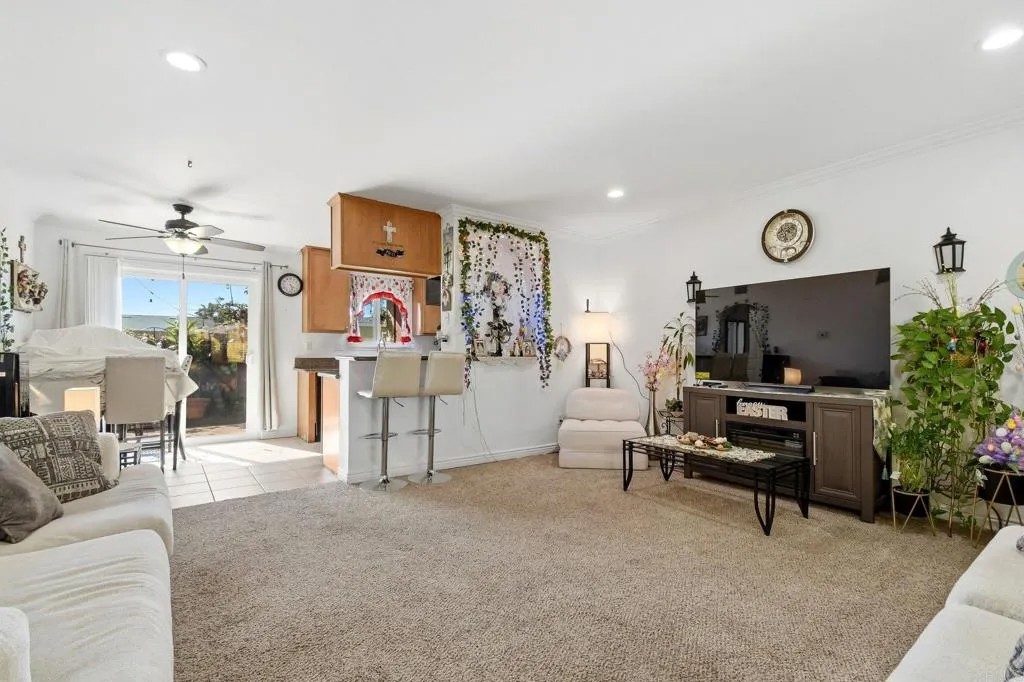 1000 Estes St 49