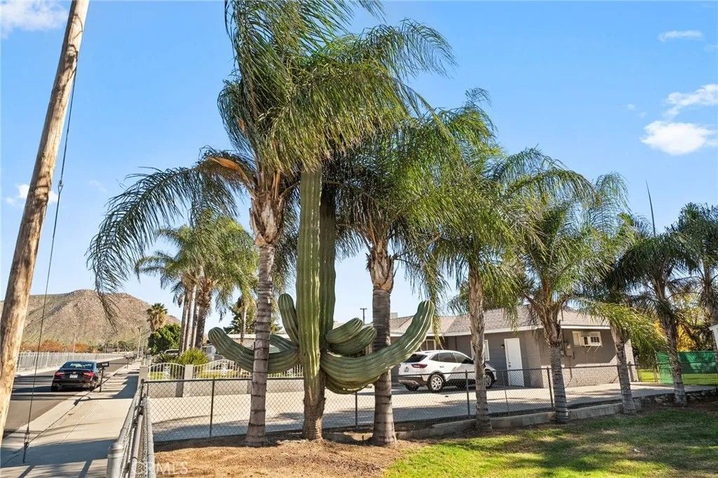 Photo of 826 W Main St, Riverside, CA 92507 (MLS # IG25273368)