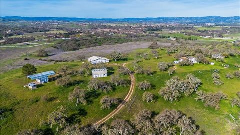 Photo of 930 Windwood Road, Paso Robles, CA 93446 (MLS # NS25081081)