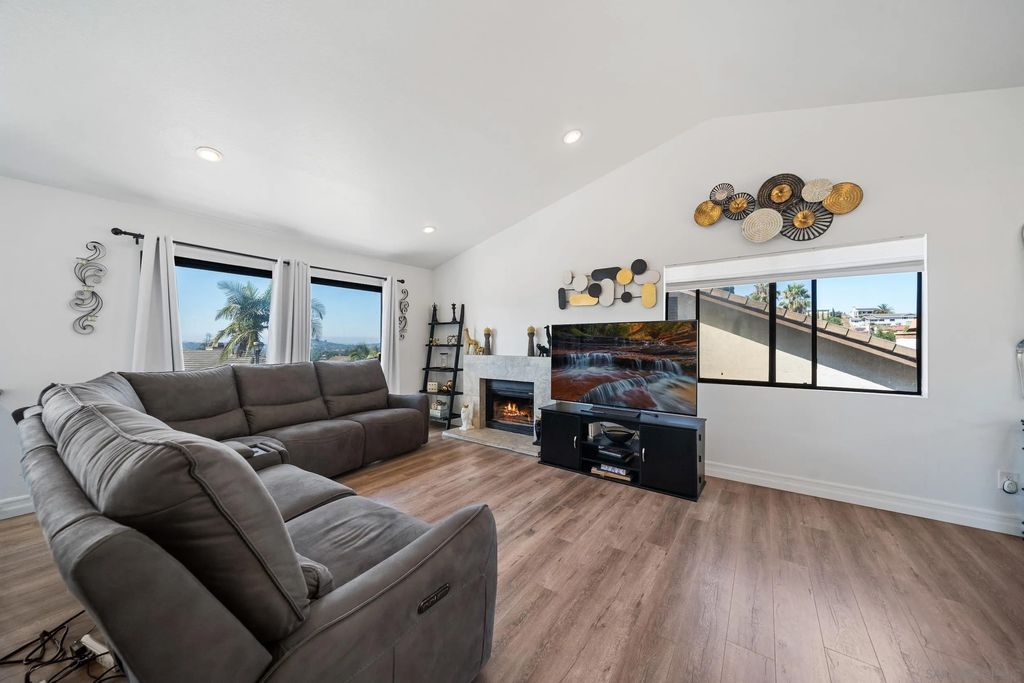 Photo of 2041 Woodland Gln, Escondido, CA 92027 (MLS # 2600538)