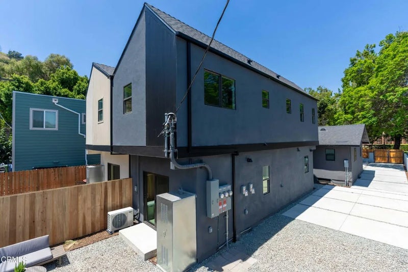 2222 Dorris Place