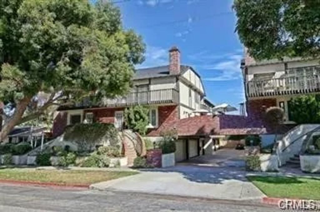 Photo of 240 S Broadway Ave #9, Redondo Beach, CA 90277 (MLS # SB25262996)