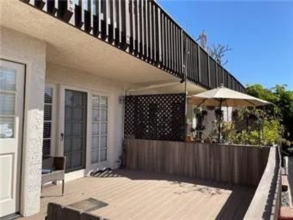 Photo of 240 S Broadway Ave #9, Redondo Beach, CA 90277 (MLS # SB25262996)