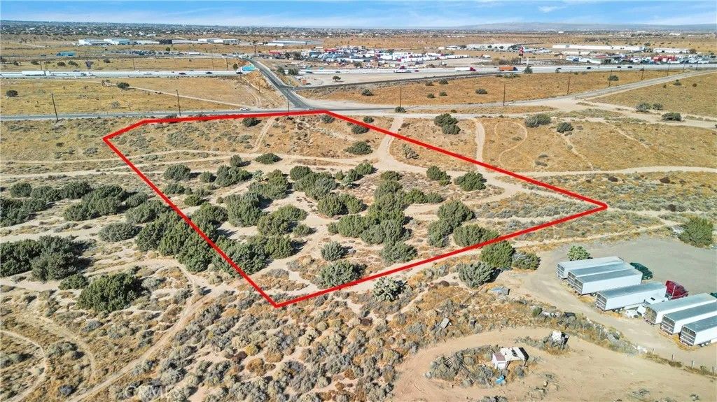 Photo of 0 Mariposa, Oak Hills, CA 92344 (MLS # CV25251319)