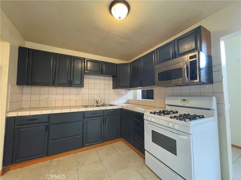 Photo of 1349 Walnut Avenue, Long Beach, CA 90813 (MLS # SB26025166)