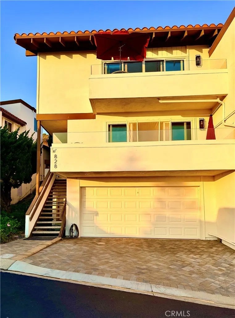 828 Calle Pluma
