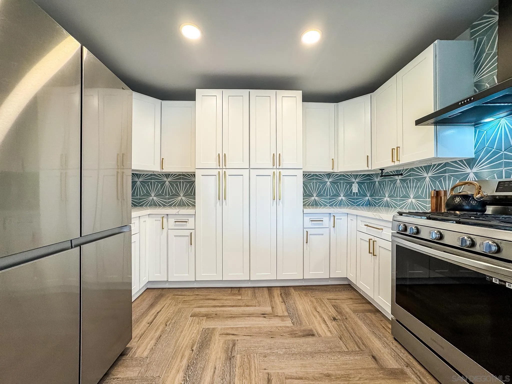 5011 E Mountain View Dr