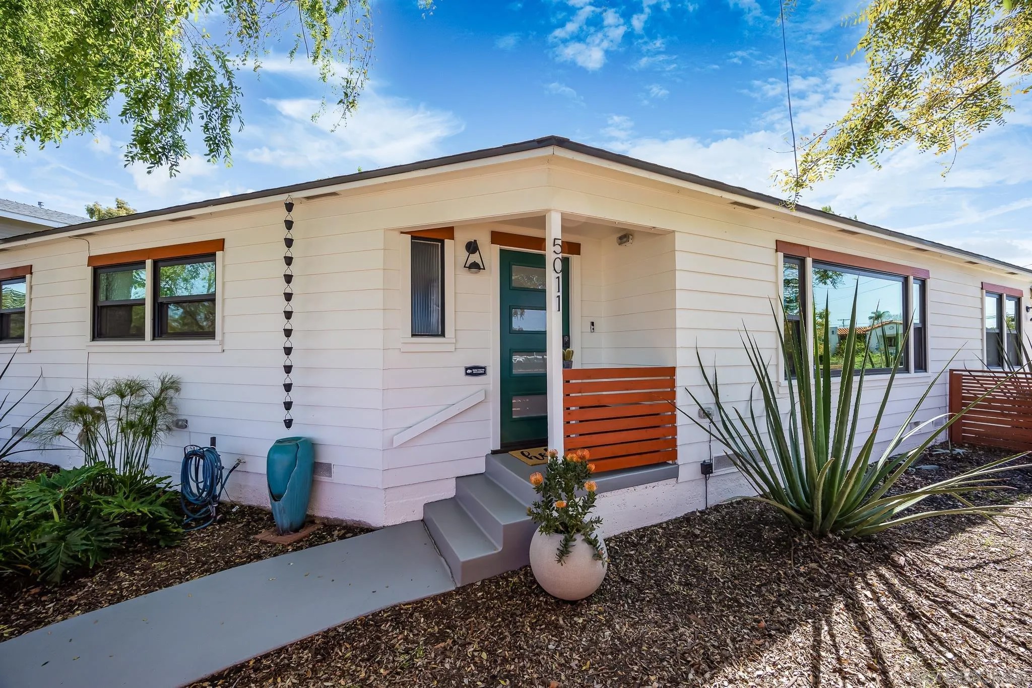 5011 E E Mountain View Dr