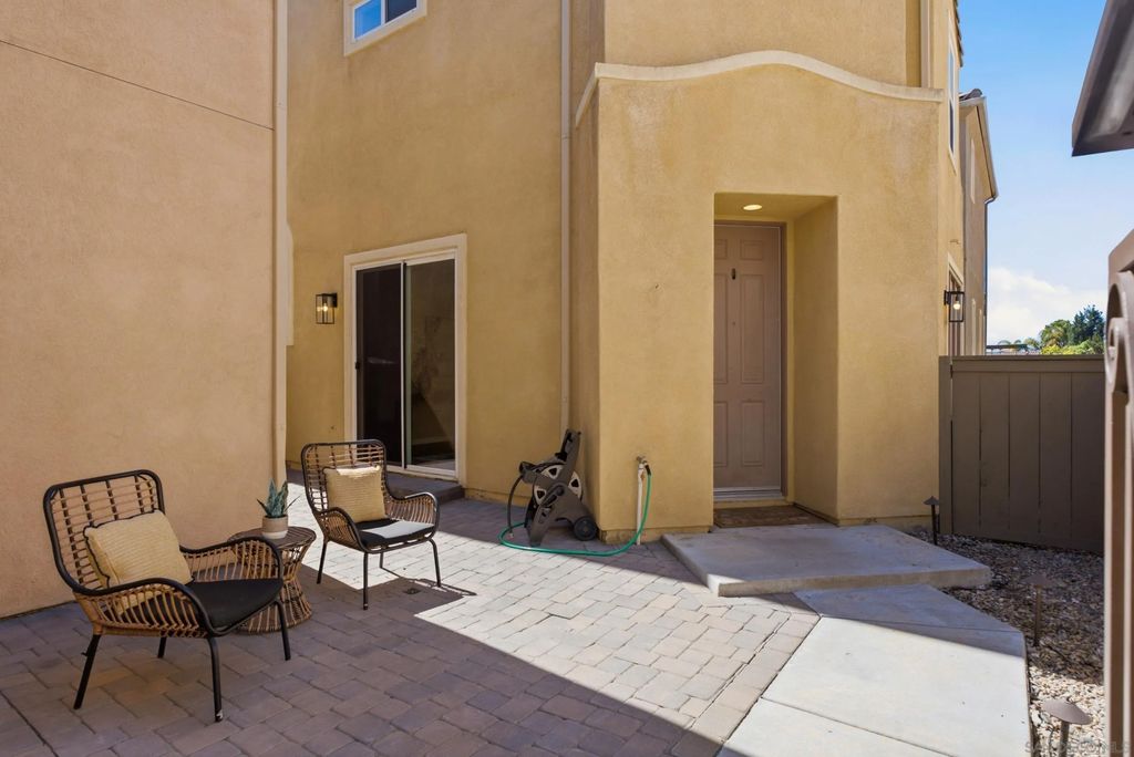 Photo of 1570 Caminito Sicilia, Chula Vista, CA 91915 (MLS # 260016814)